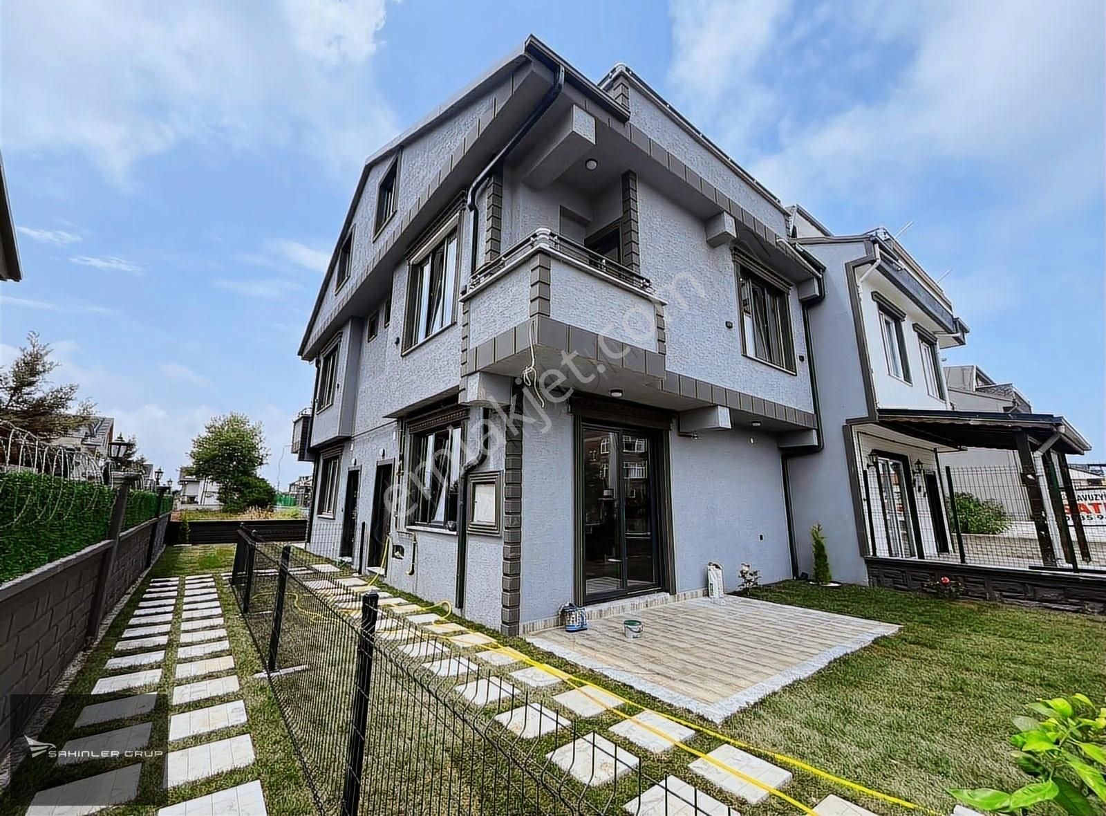 Kocaali Alandere Satılık Villa Kocaali Alandere'de Denize 250 Metre Mesafede Bahçeli 3+1 Villa