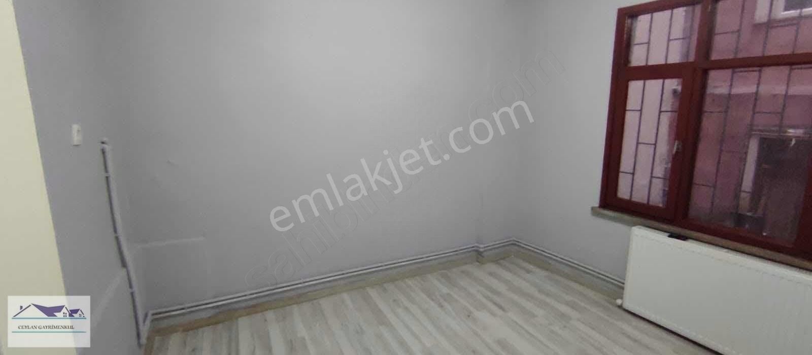 Küçükçekmece Söğütlü Çeşme Satılık Daire K .çekmece Söğütlü Çeşme Mah 2+1 Giriş Kat 80m -1.380000 Bin Tl