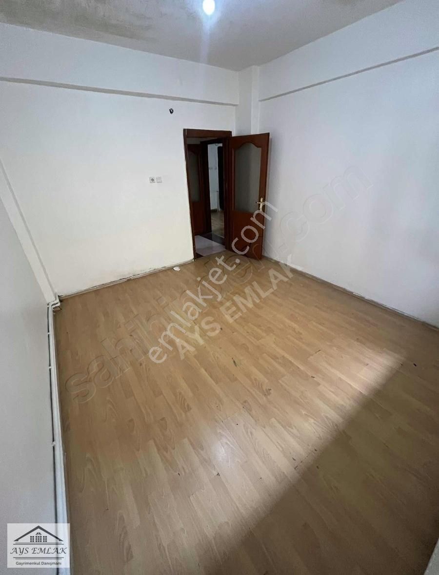 Kağıthane Gürsel Kiralık Daire Gürsel Mahallesinde Ana Caddeye Yakın 2+1