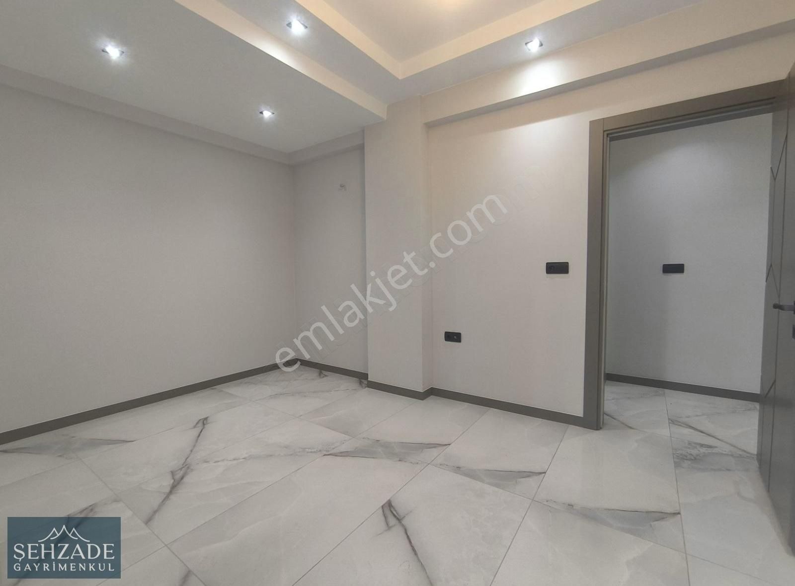 Merkezefendi Şemikler Satılık Daire Şehzade'den Şemikler'de Naz Bayrak Yanı 3+1 170 M2 Arakat Daire