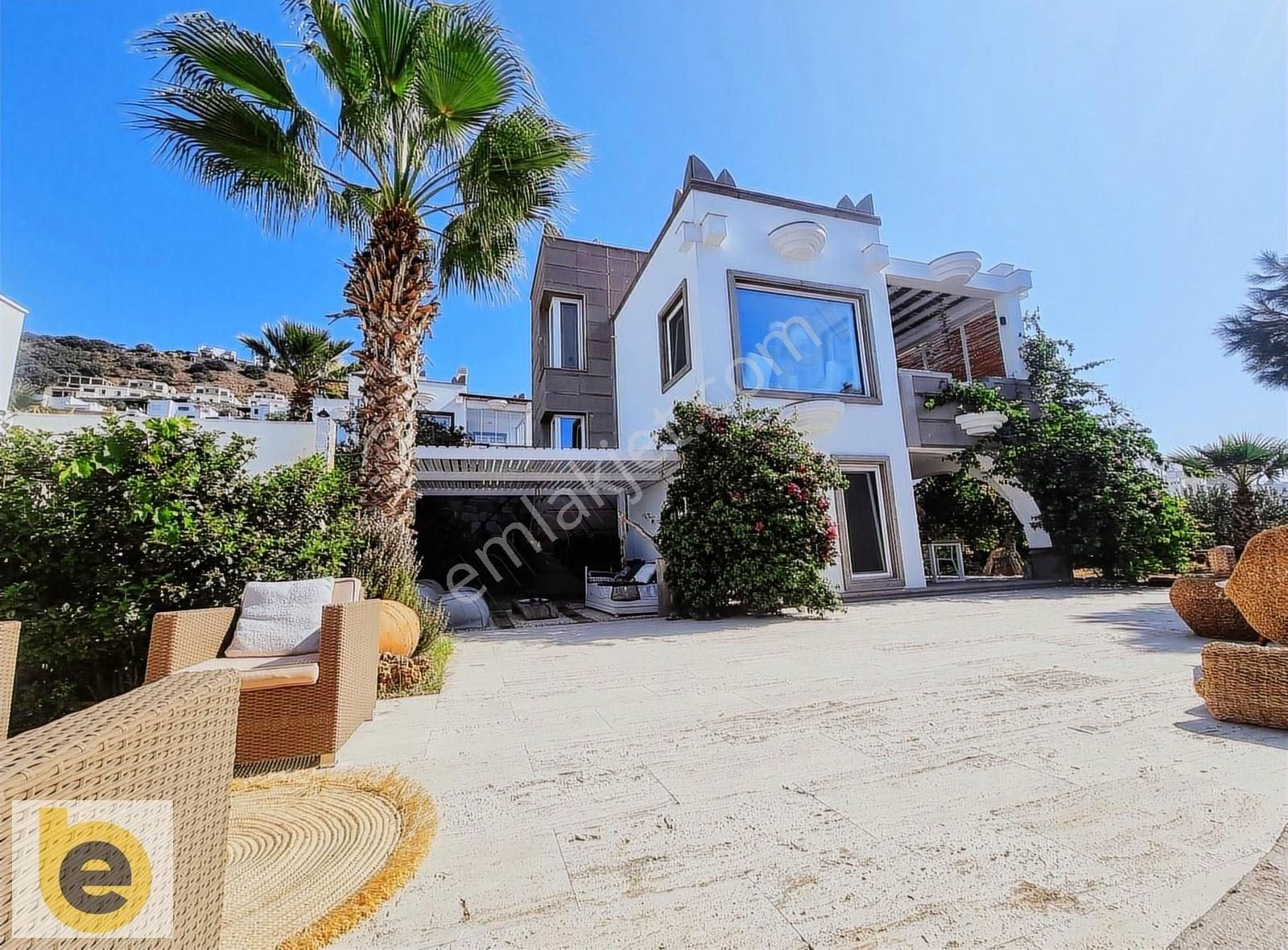 Gümüşlük'te Site İçerisinde Müstakil Deniz Manzaralı 3+1