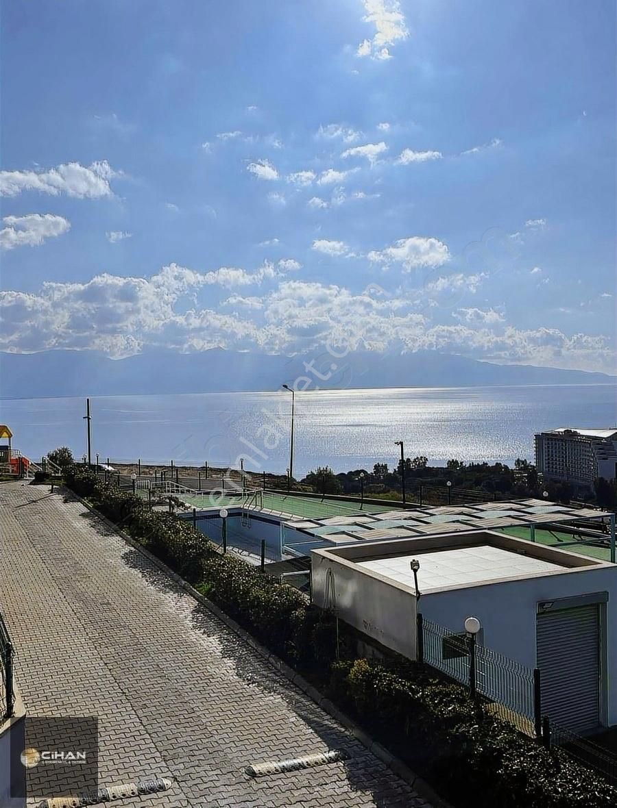 Kuşadası'nda Deniz Manzaralı Fırsat Daire