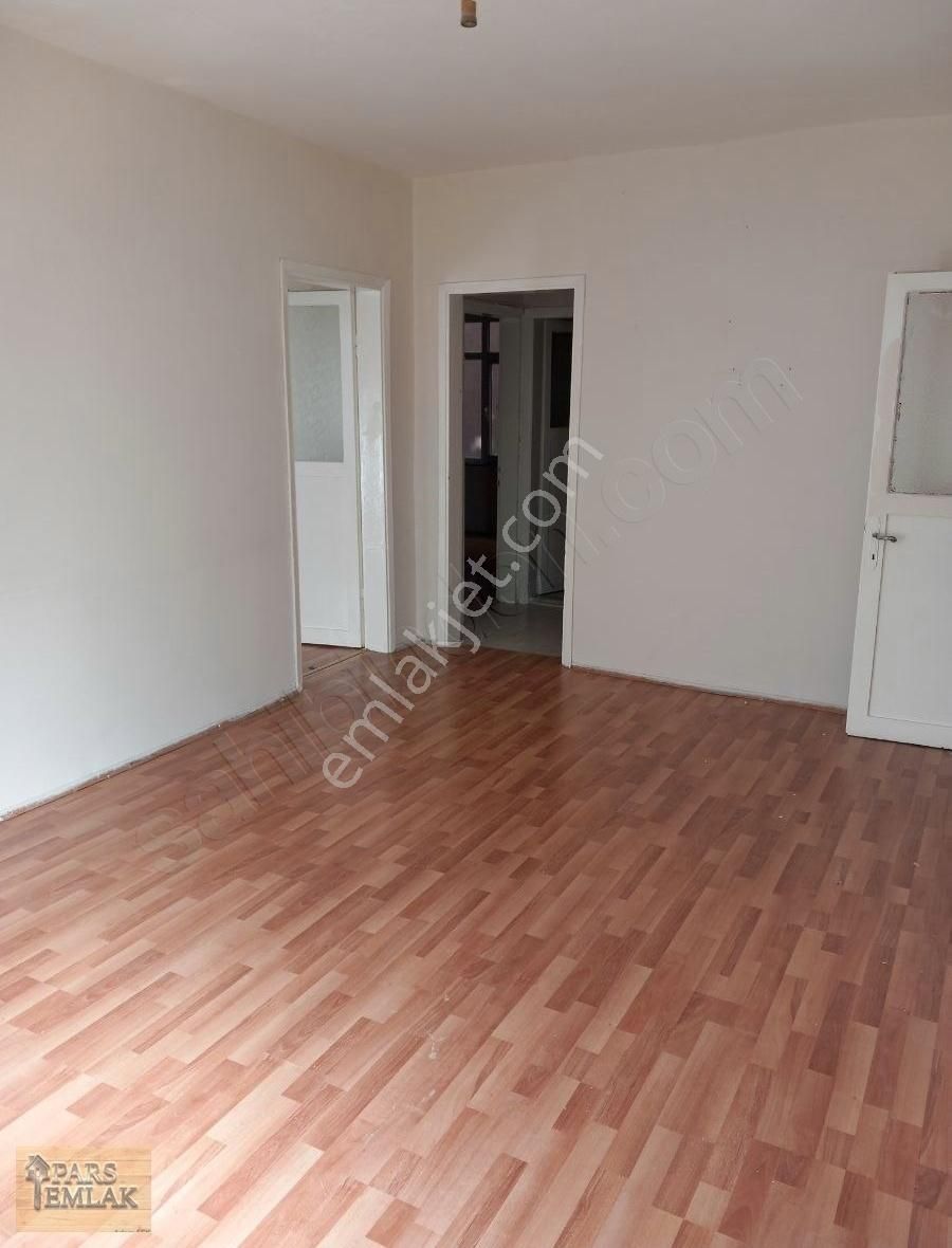 Sultangazi İsmetpaşa Kiralık Daire Sultançiftliği Tramvay Durağı Karşısı Kiralık 3+1 Daire 105 M2