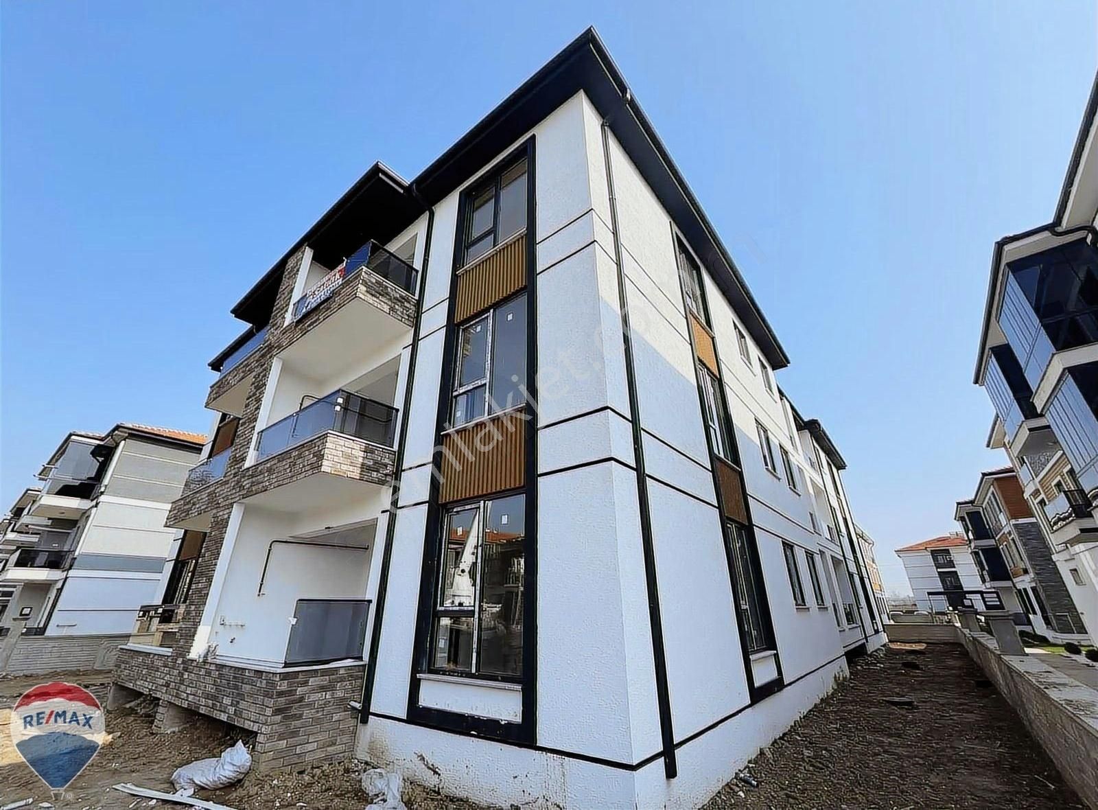 Arifiye Fatih Satılık Daire İbrahim Kardan Remax Maviden 2+1 Güney Cephe Ferah Sıfır Daire