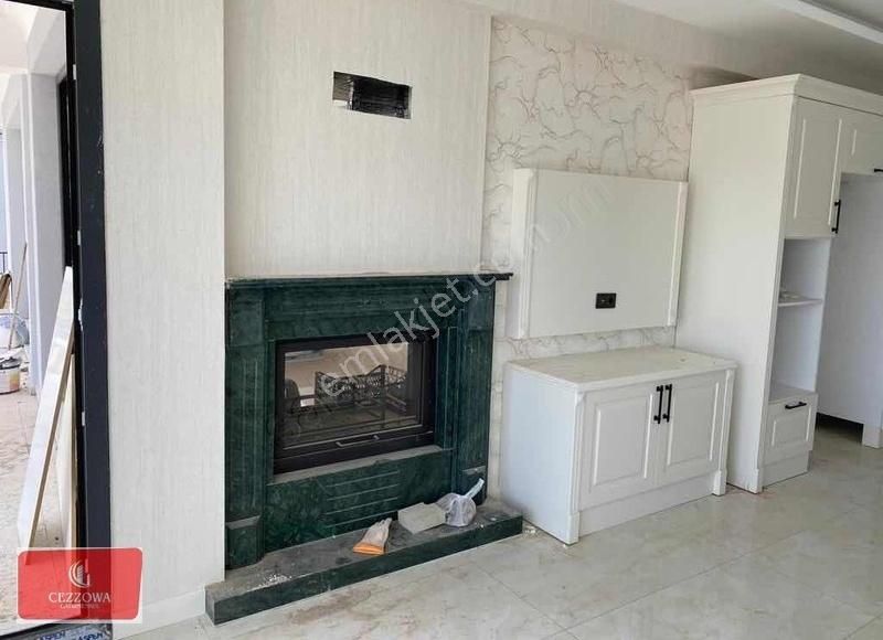 Azor Sarmaşık Villa Tiribles Üçkatlı Satık Villa 5+2 Havuzlu - Görsel 32