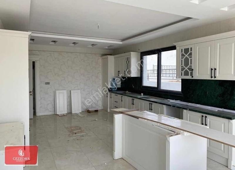 Azor Sarmaşık Villa Tiribles Üçkatlı Satık Villa 5+2 Havuzlu - Görsel 8