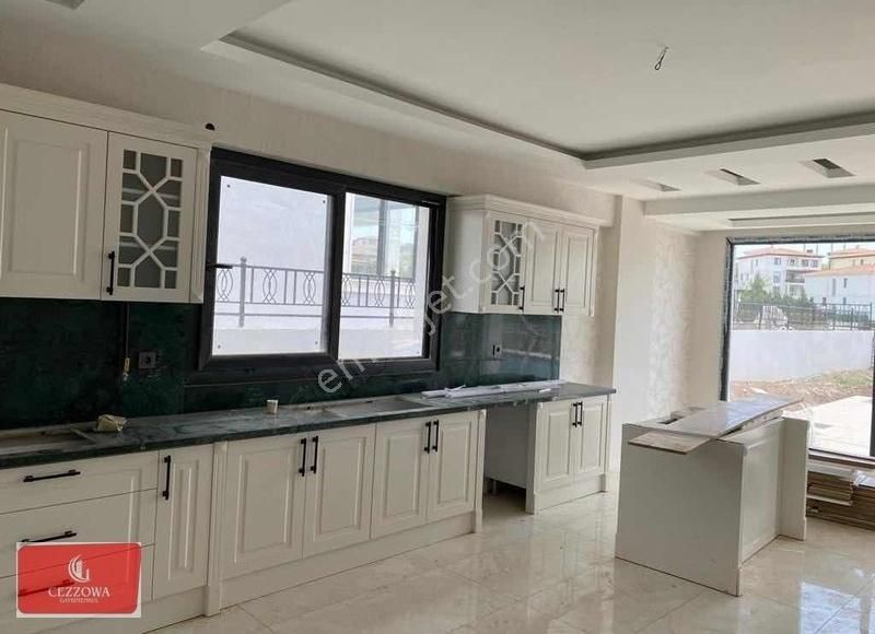 Azor Sarmaşık Villa Tiribles Üçkatlı Satık Villa 5+2 Havuzlu - Görsel 4