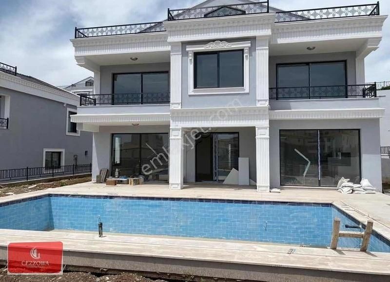 Sur Fetih Satılık Villa Azor Sarmaşık Villa Tiribles Üçkatlı Satık Villa 5+2 Havuzlu