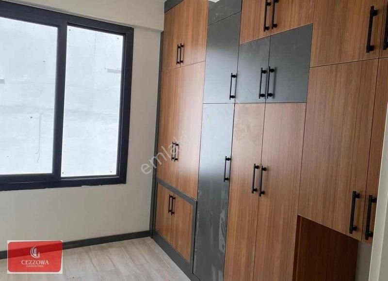 Azor Sarmaşık Villa Tiribles Üçkatlı Satık Villa 5+2 Havuzlu - Görsel 24