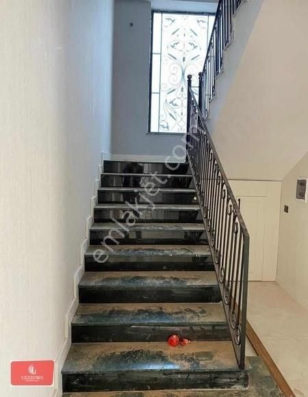 Azor Sarmaşık Villa Tiribles Üçkatlı Satık Villa 5+2 Havuzlu - Görsel 23