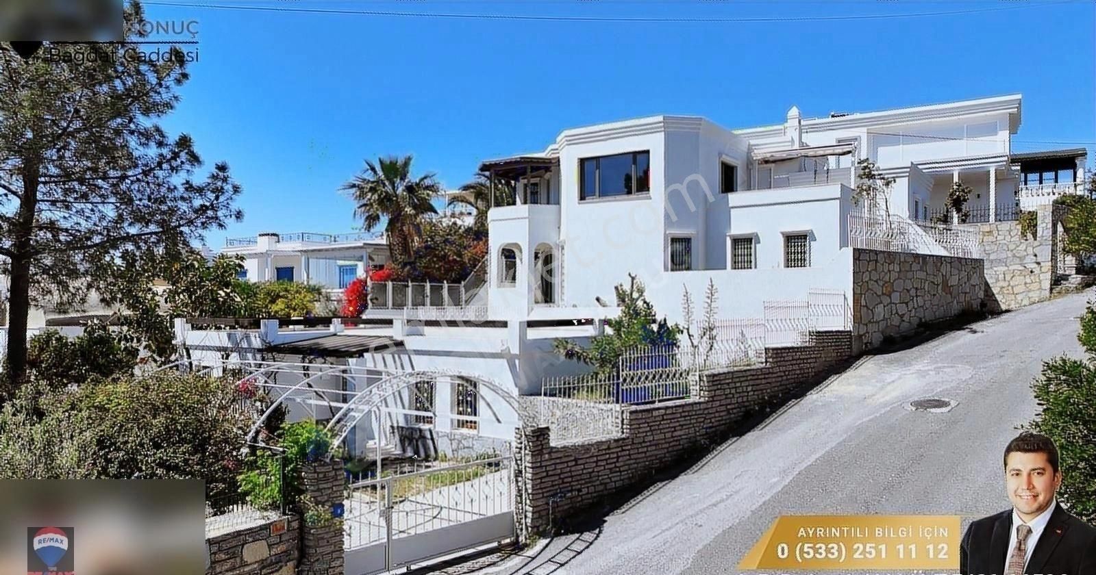 Bodrum Eskiçeşme Satılık Villa Bodrum Merkezde Deniz Şehir & Kale Manzaralı 4+1 Ve 2+1 Villa %