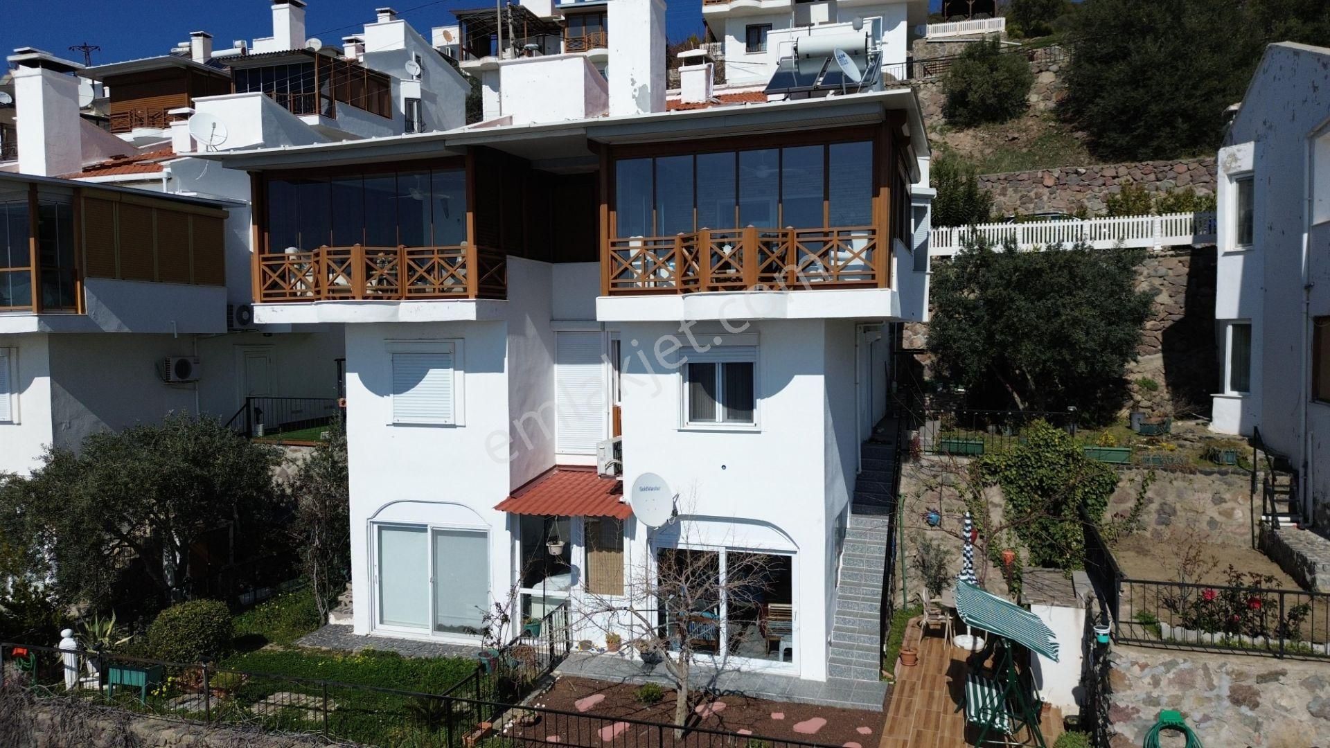 Dikili Çandarlı Satılık Villa Dikili Çandarlı'da Panaromik Manzaralı Satılık Villa