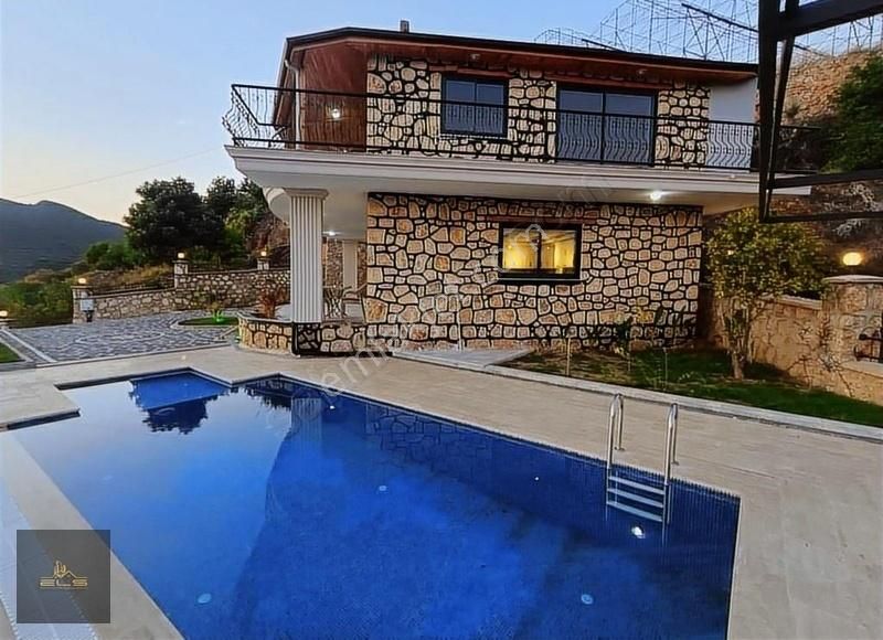 Alanya Hocalar Satılık Villa Deniz Ve Şehir Manzaralı Havuzlu Satılık Mütakil Tapulu Villa