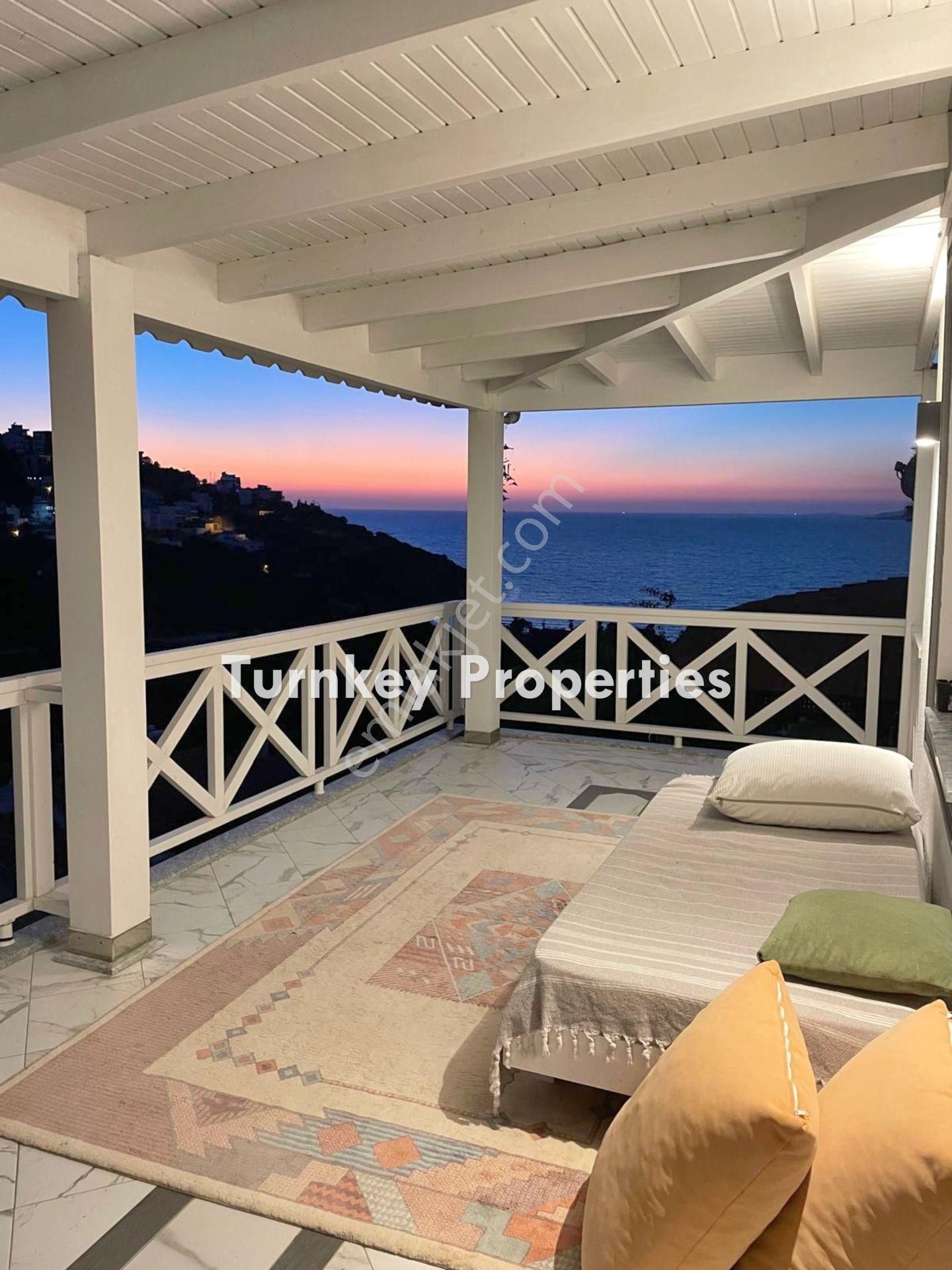 Boğaziçi'nde Denize Sıfır Site İçinde Deniz Manzaralı Satılık Bahçeli Villa - Görsel 24