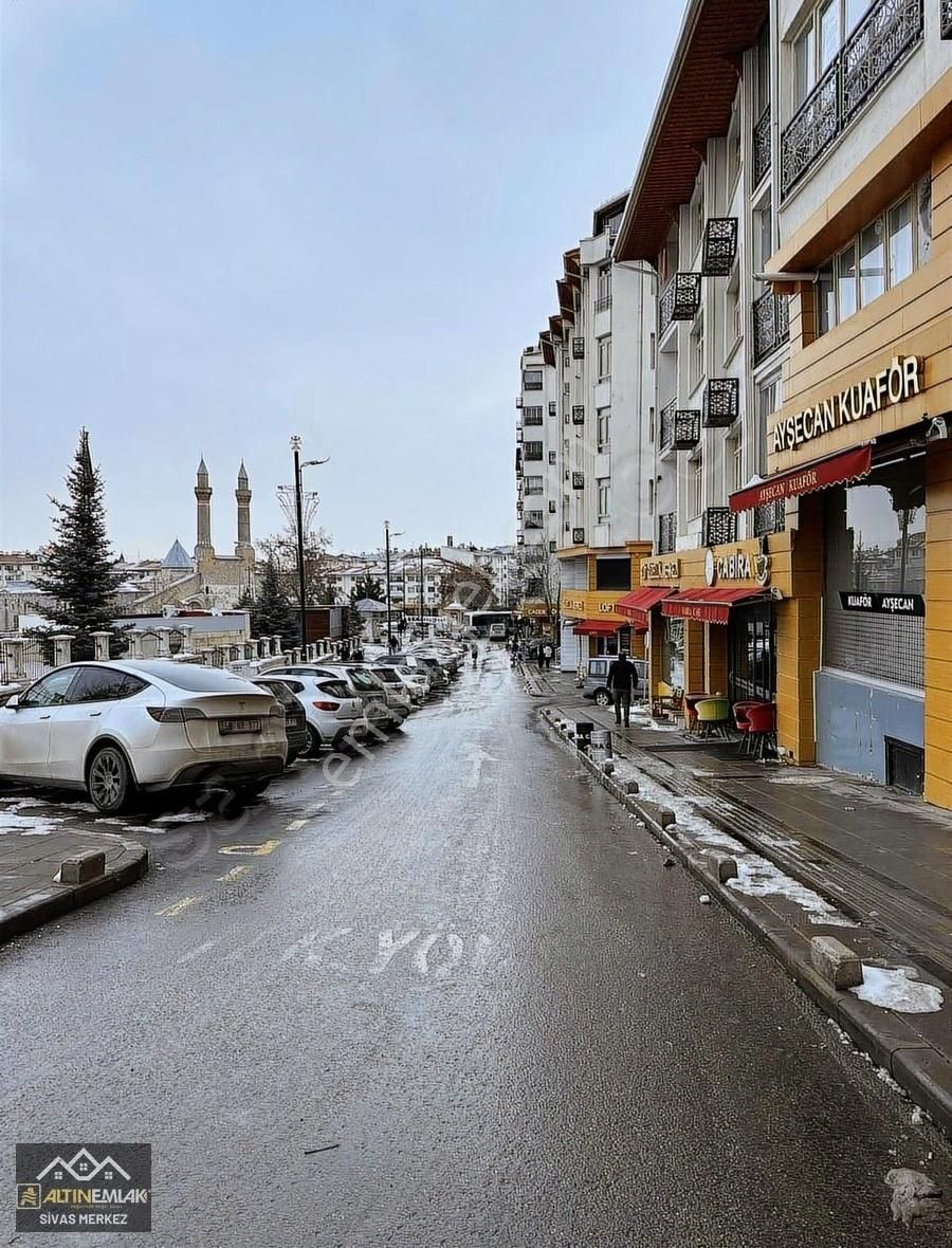 Sivas Merkez Cami-İ Kebir Devren Dükkan & Mağaza Altın Emlak'tan Çifte Minare Yanı Devren Yüksek Cirolu Market