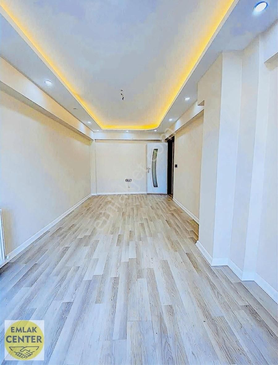 Emlak Center'dan Muradiye Mah Satılık 3+1 Ara Kat Daire