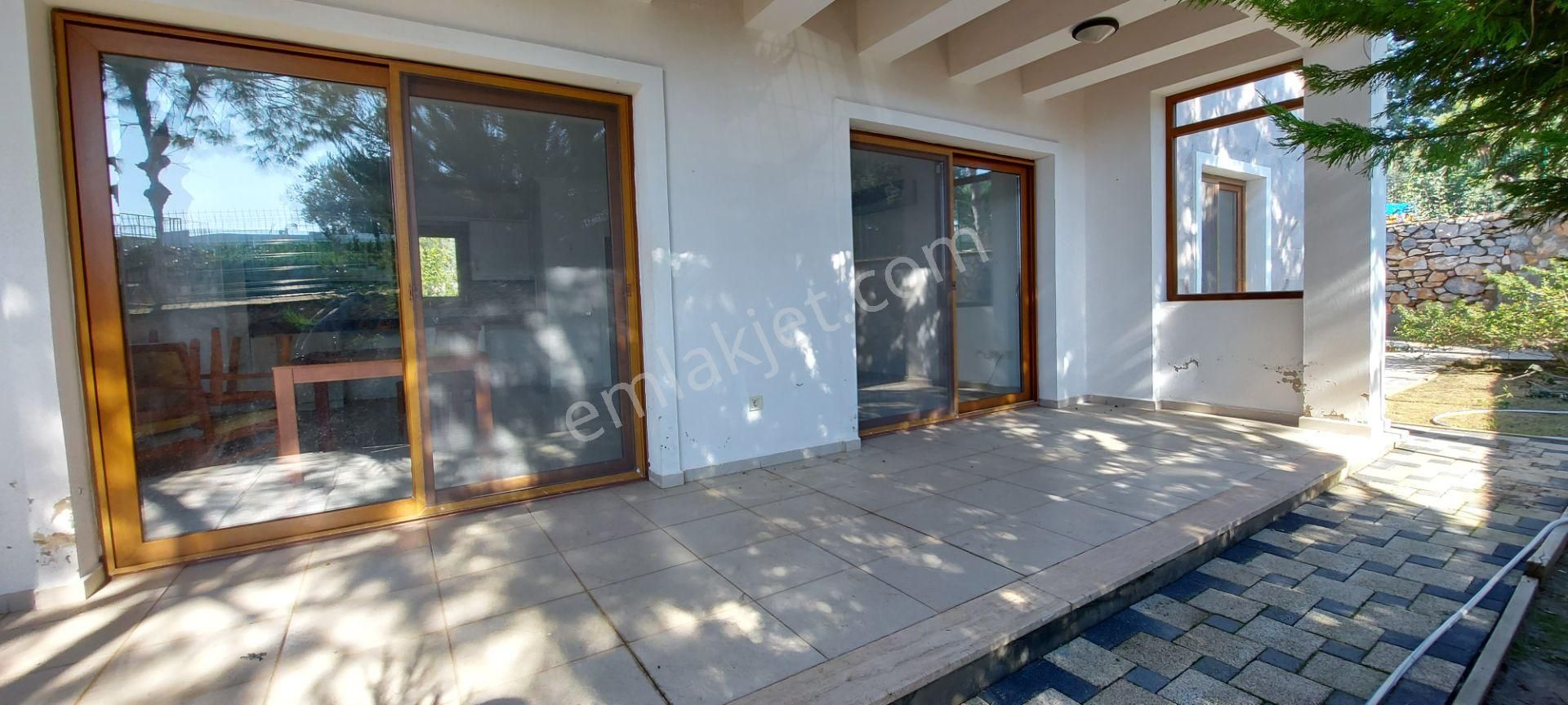 Tamamen Müstakil Geniş Bahçe Kullanımlı Satılık Tek Katlı Villa - Görsel 5