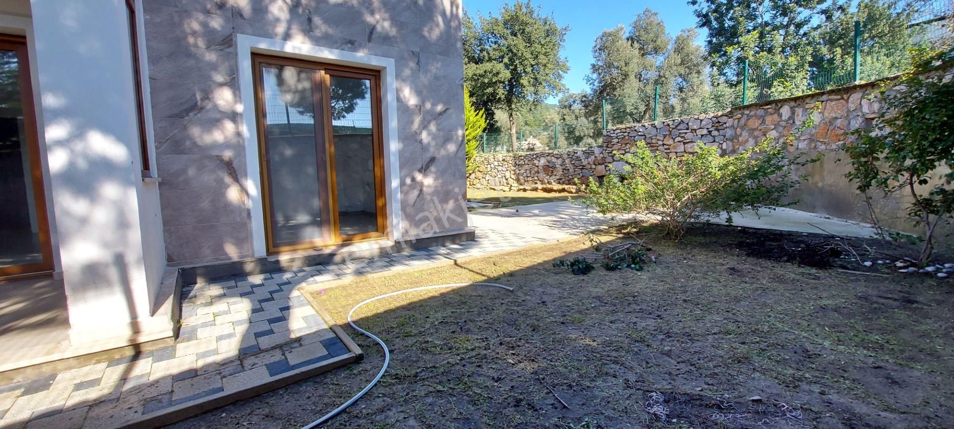 Tamamen Müstakil Geniş Bahçe Kullanımlı Satılık Tek Katlı Villa - Görsel 4