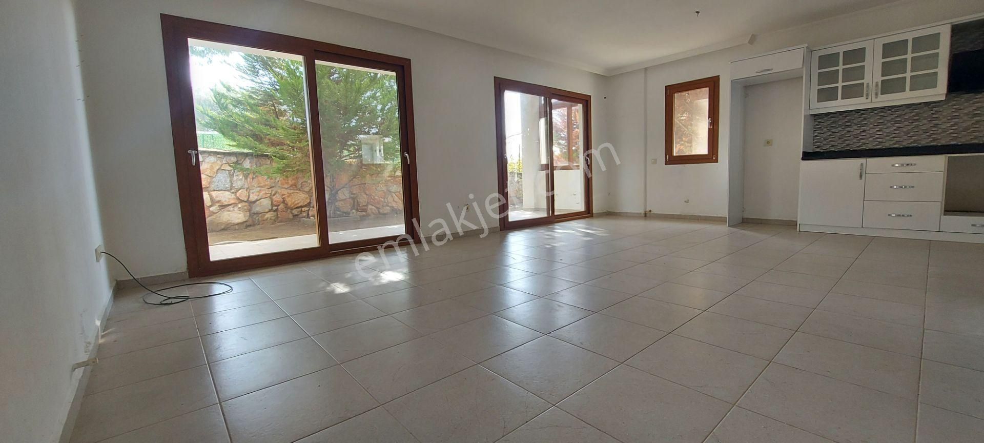 Tamamen Müstakil Geniş Bahçe Kullanımlı Satılık Tek Katlı Villa - Görsel 8