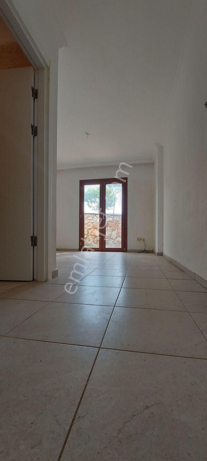 Tamamen Müstakil Geniş Bahçe Kullanımlı Satılık Tek Katlı Villa - Görsel 21