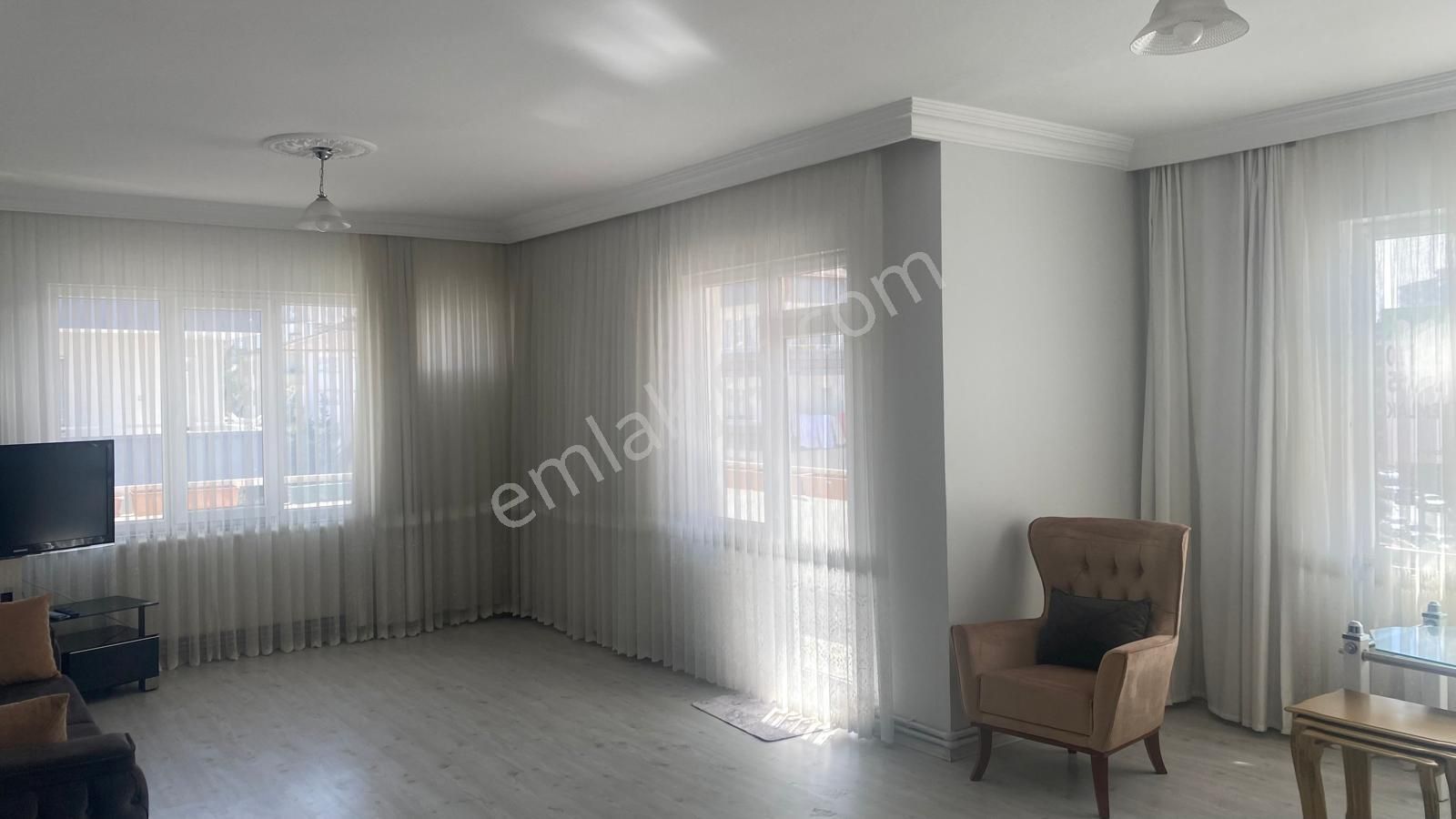 Şehitkamil Emek Kiralık Daire Emek Mahallesinde Kiralık 3+1 Full Eşyalı 3+1 Daire.