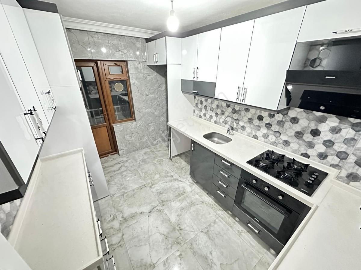 Plevne’de Fırsat! Trene 5 Dk, 3+1 Asansörlü Yapılı Daire