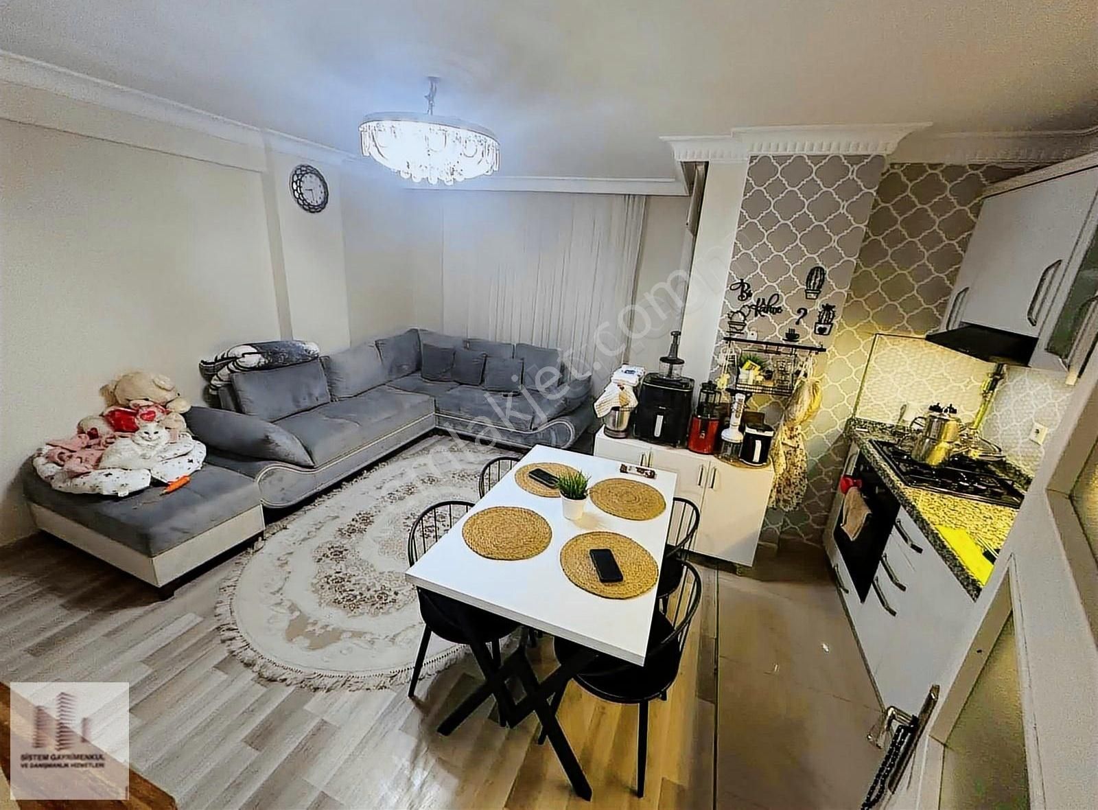 Sistemden M.akif Mah.metroya Yakın İyi Fiyata 2+2 140m2 Dubleks