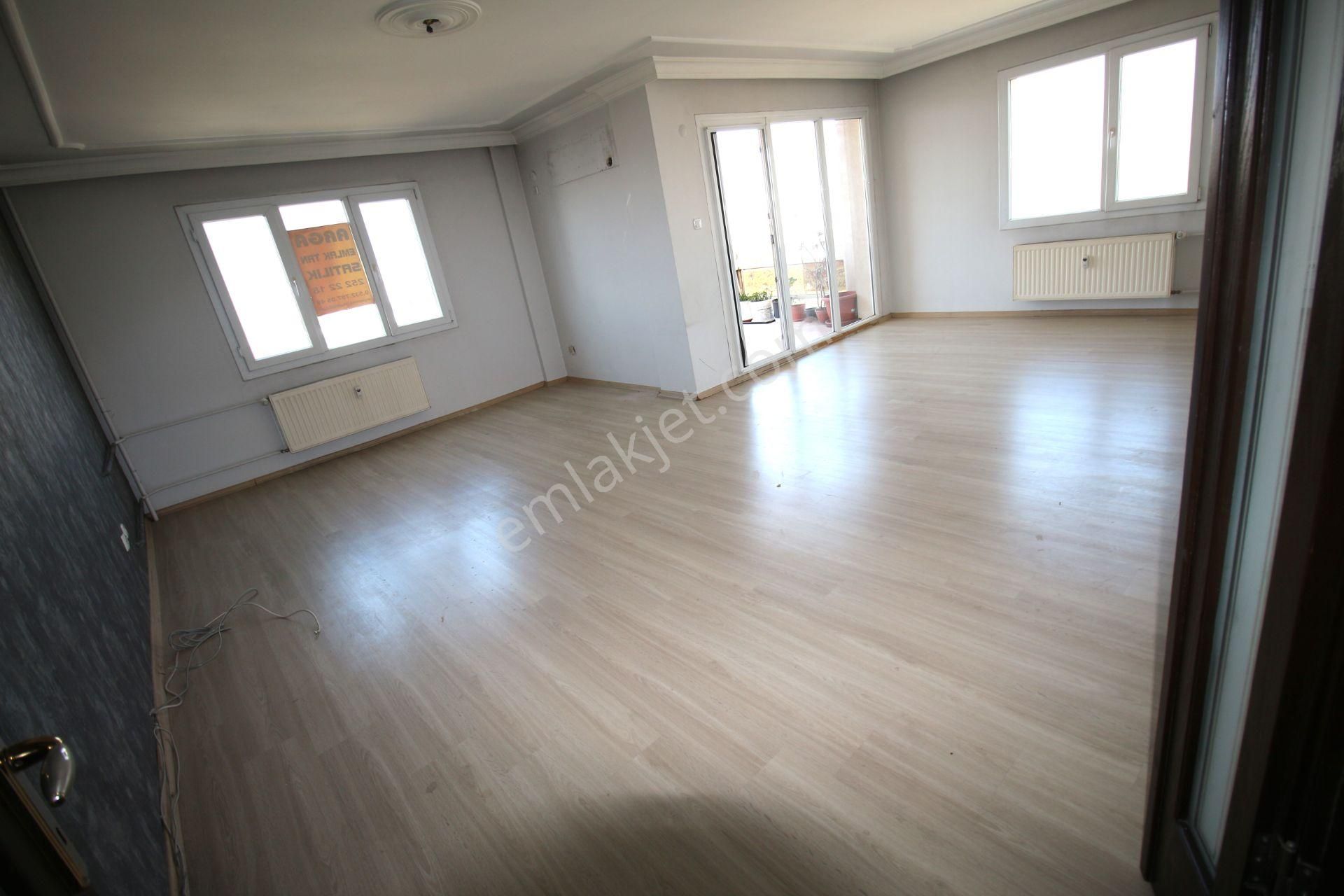 Buca Fırat Satılık Daire Arga'dan Buca Fırat Mh.site İçi 3+1 Arakat 150m2 Satılık Daire.