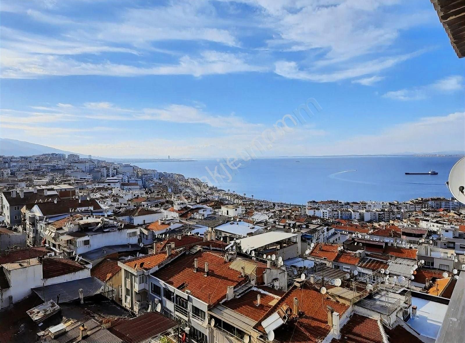 Konak Altıntaş Satılık Daire İnönü Caddesi Üzerinde Deniz Ve Cadde Manzaralı Daire