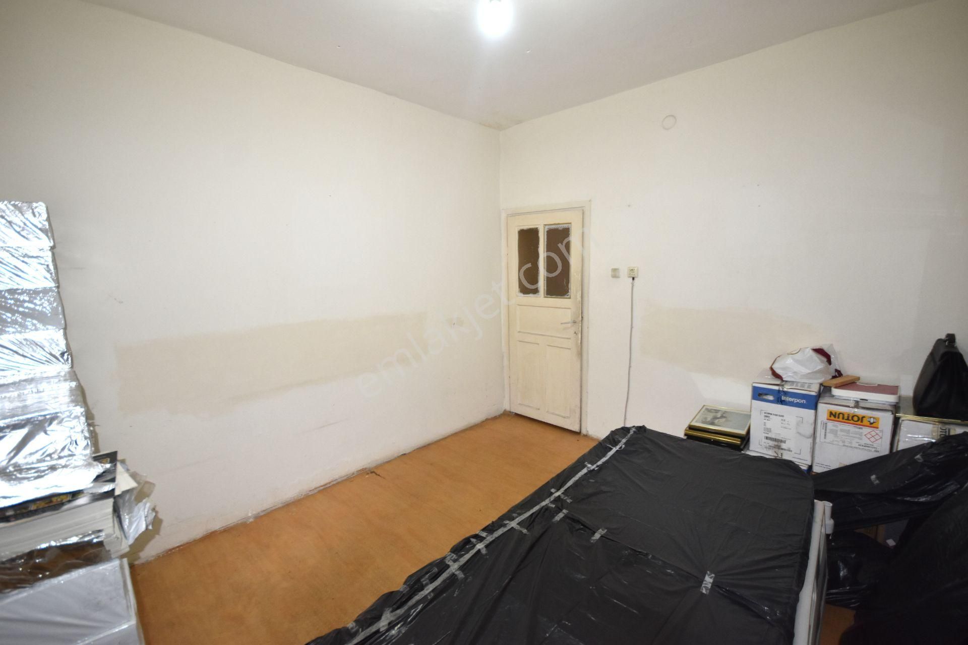 Erva Emlak'tan Sefaköy Merkez'de 60m2 Düz Ayak Kiralık İş Yeri - Görsel 3