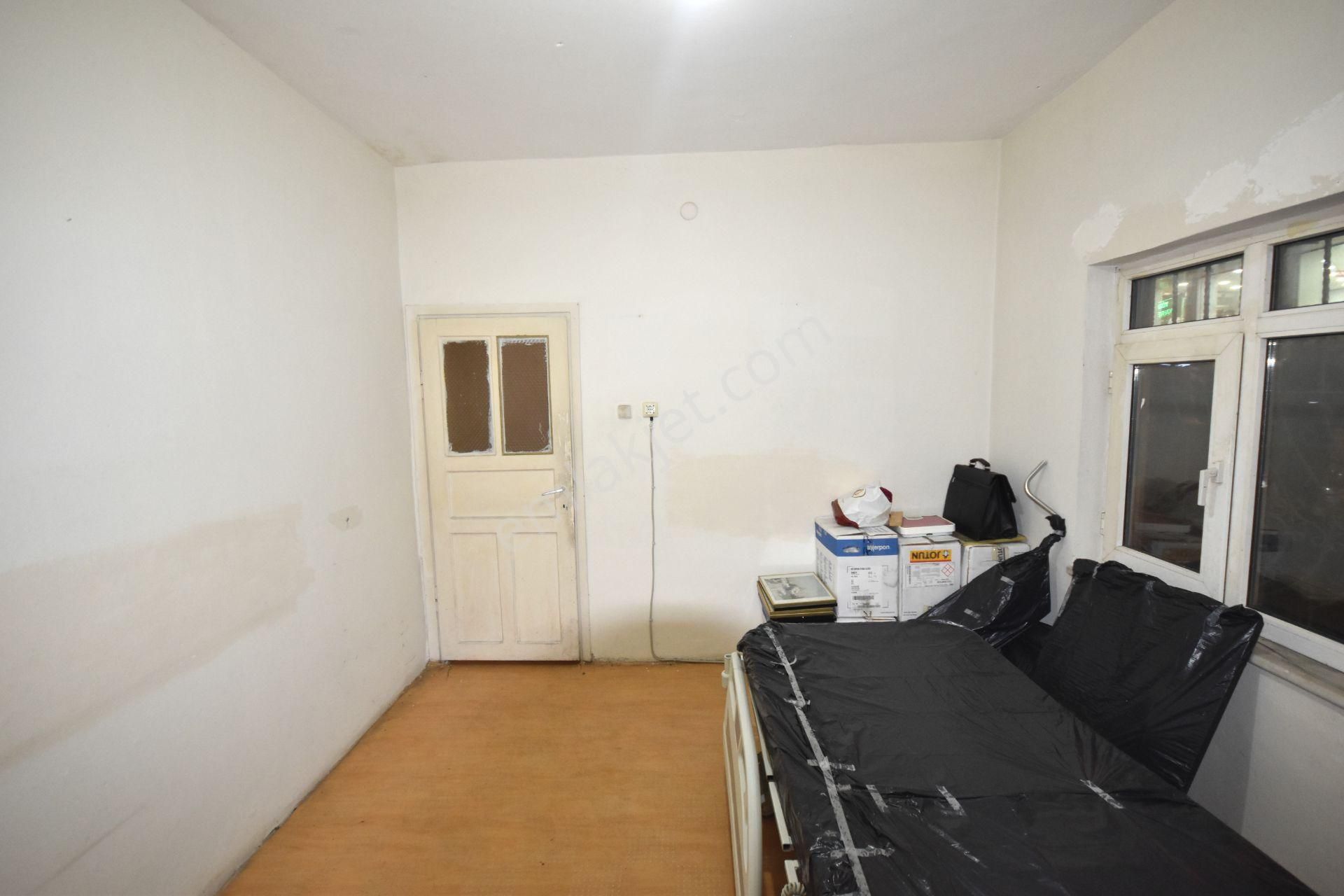 Erva Emlak'tan Sefaköy Merkez'de 60m2 Düz Ayak Kiralık İş Yeri - Görsel 4
