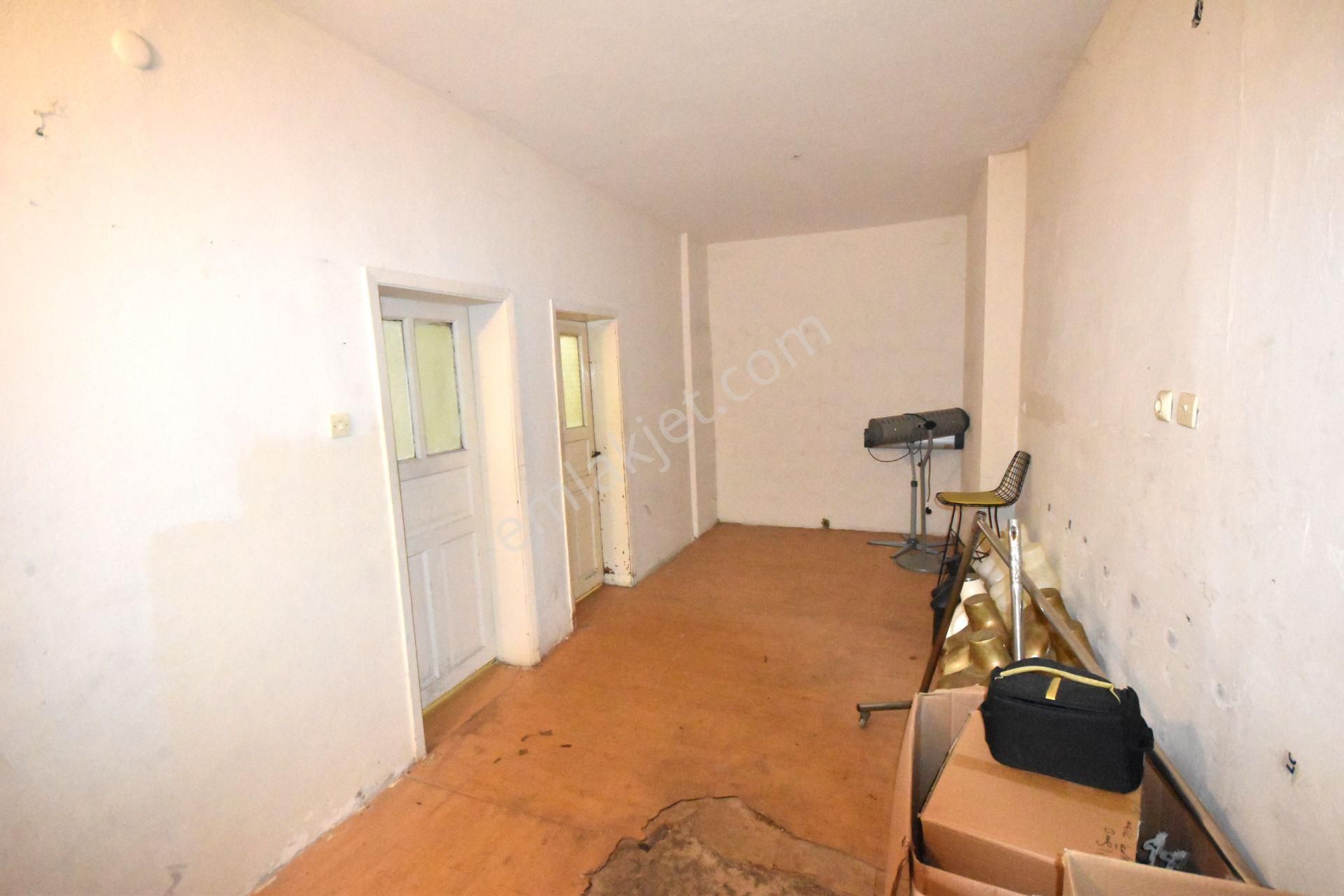 Erva Emlak'tan Sefaköy Merkez'de 60m2 Düz Ayak Kiralık İş Yeri - Görsel 10