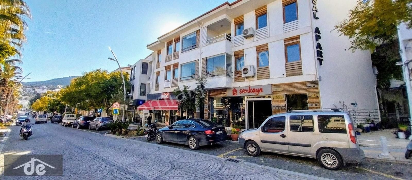 Datça İskele Kiralık Ofis Dadya Emlaktan Tam Merkezde Kiralık 1+1 Daire Ofis-işyeri Uygun