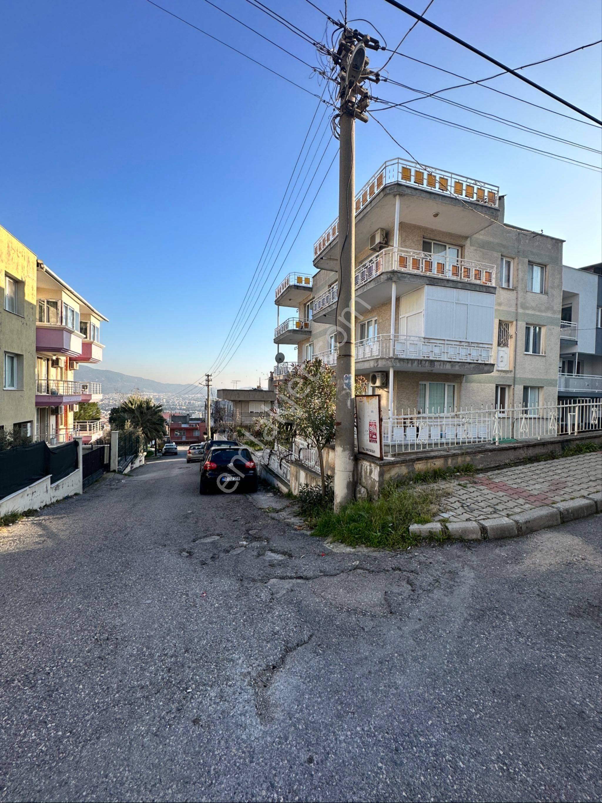 Kızılay Mahallesinde 2+1 Manzaralı Köşe Konumda Ara Kat Daire - Görsel 2