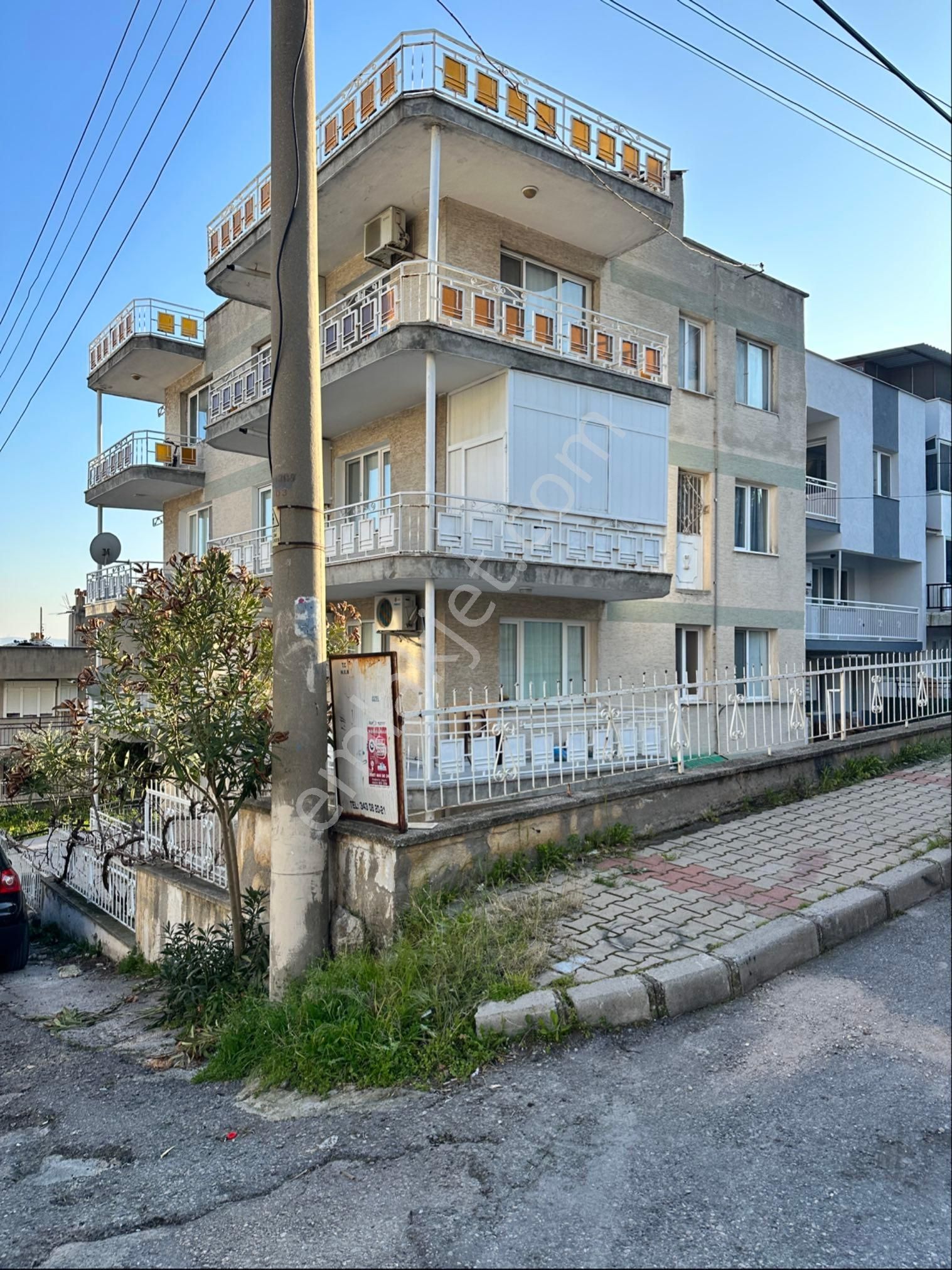 Bornova Kızılay Satılık Daire Kızılay Mahallesinde 2+1 Manzaralı Köşe Konumda Ara Kat Daire