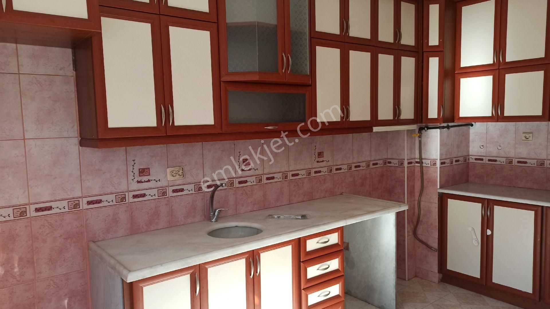 Isparta Merkez Davraz Kiralık Daire Davraz Mahallesi Köy Garajı Yakınında Site İçerisinde Kombili Daire