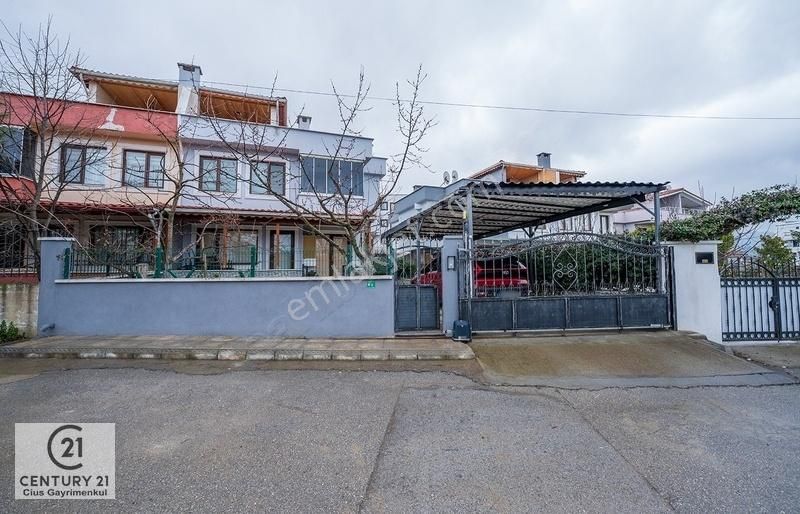 Gemlik Umurbey Satılık Villa C21 Cius; Umurbey Merkezi Konumda Satılık Tripleks Villa