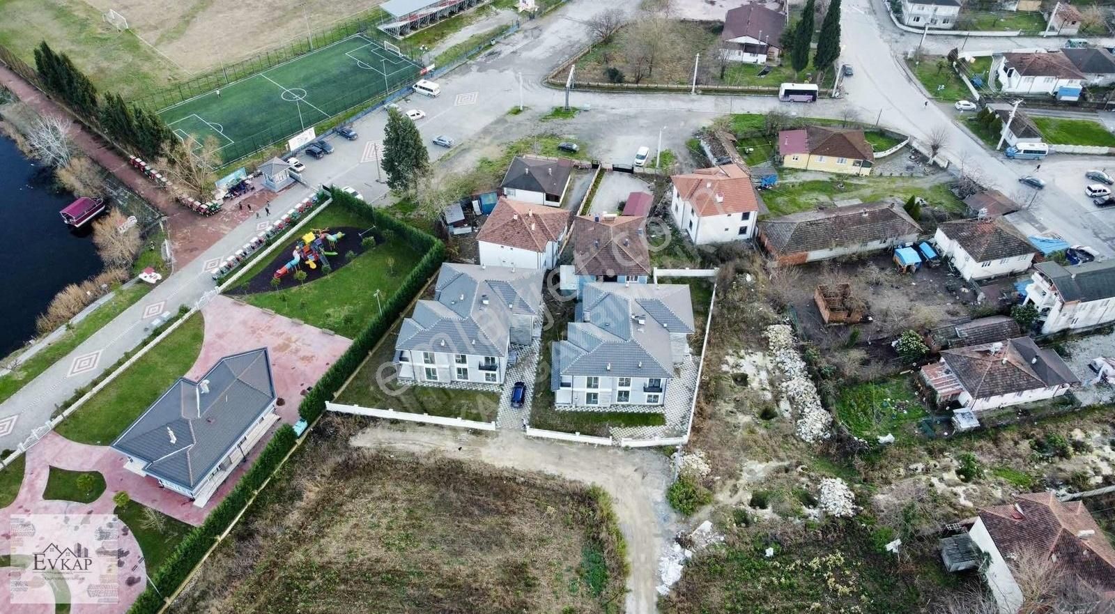 Arifiye Karaaptiler Satılık Villa Evkap Gyo Karaaptiler Mah Göl Manzaralı 4+1 250 M2 Satılık Villa