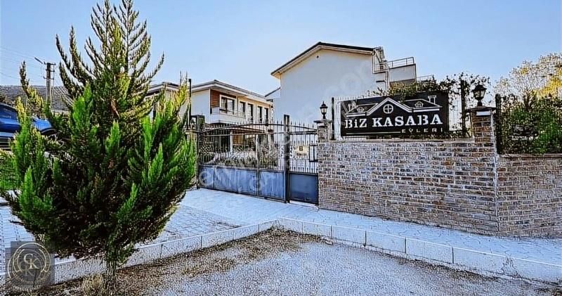 Başiskele Yeniköy Merkez Satılık Villa Başiskele Yeniköy'de Muhteşem 4+1 310m2 Kiralık Tripleks Villa..