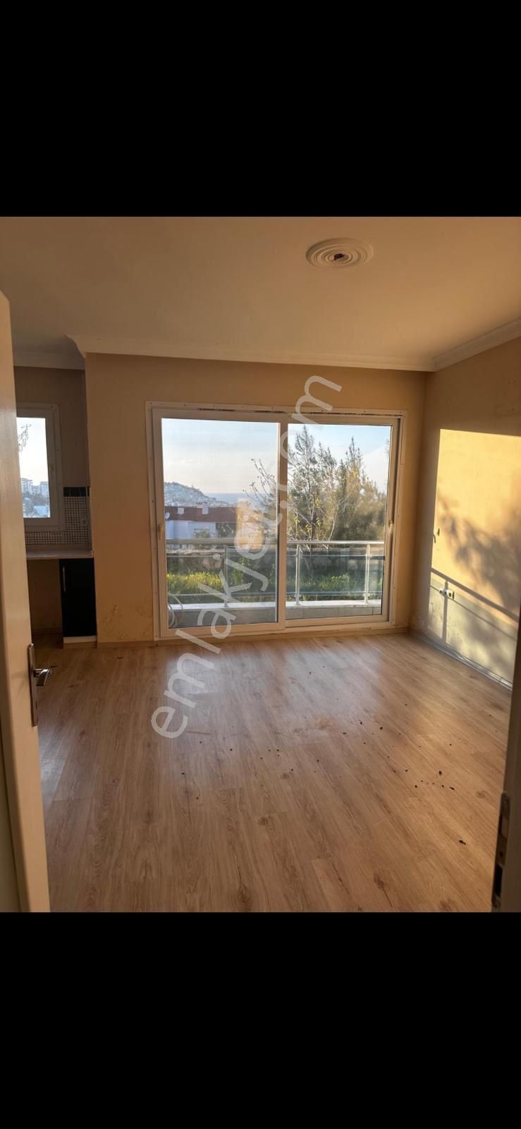 Kuşadası İkiçeşmelik Kiralık Daire Ata Mah. 2+1 80m2 Bahçeli Deniz Manzaralı