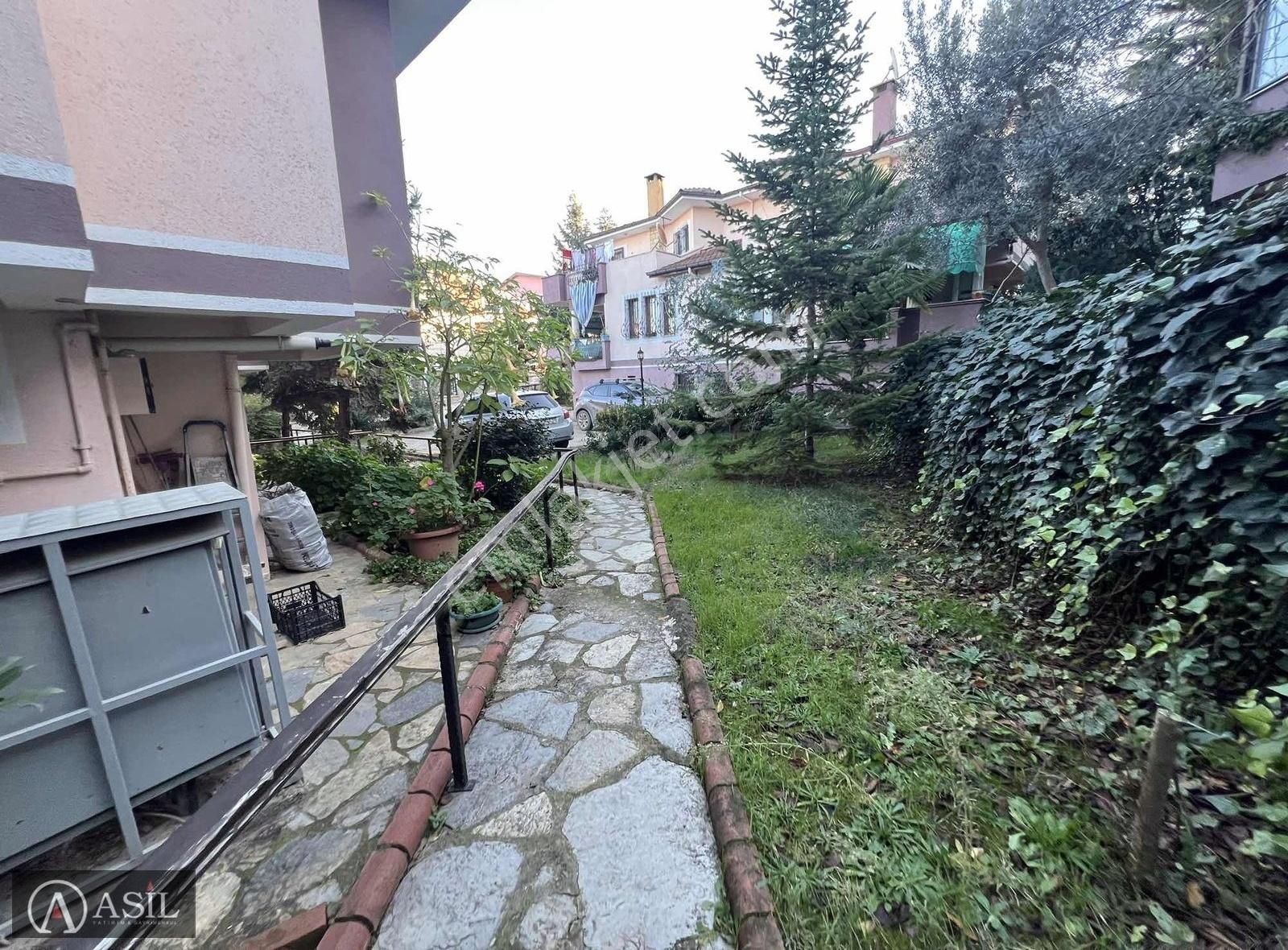 Yalova Merkez Kadıköy Bld. (Merkez) Satılık Villa Asil Yatırımdan Özden Mahallesinde Satılık 3+1 Villa