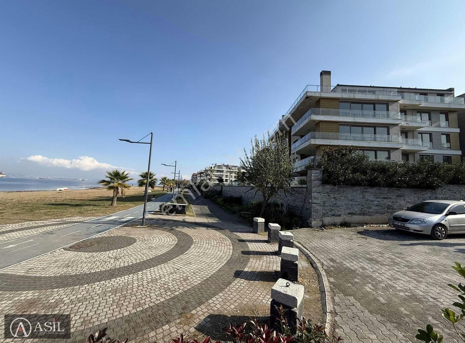 Yalova Merkez İsmet Paşa Satılık Daire Denize Sıfır Akşit Sit. 1980m² Arsa İçinde Masrafsız Bahçe Katı