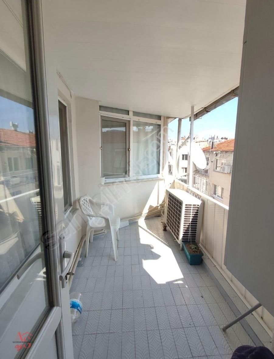 Konak Güzelyalı Kiralık Daire Güzelyalı Parka Sahile Caddeye Yakın Ful Eşyalı 2+1