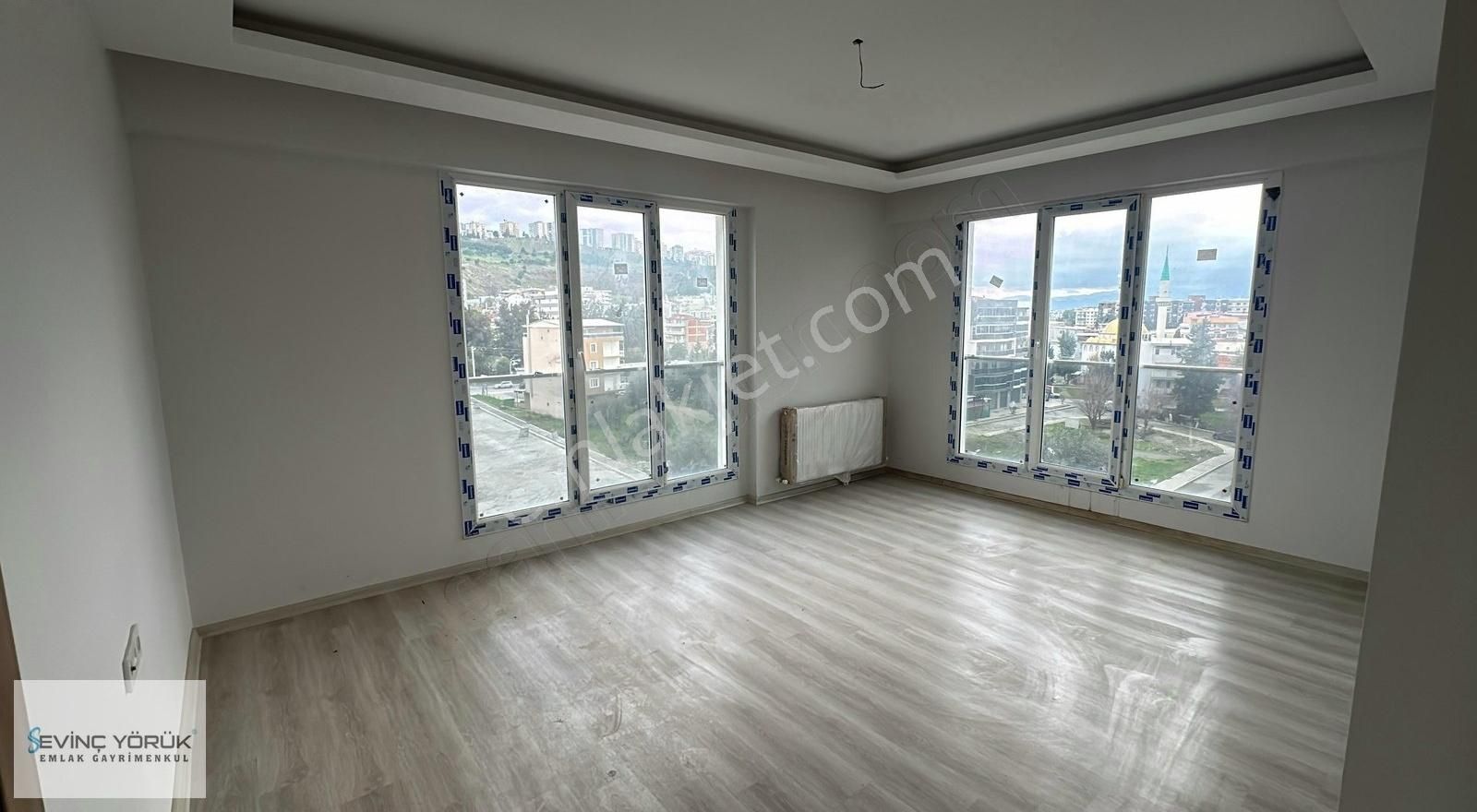 Çiğli Uğur Mumcu Satılık Daire Toplamda 194 M2 Teraslı Geniş Caddeli , Loft , Ferah Daire