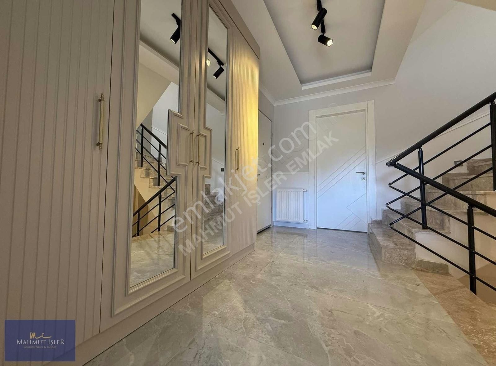 Altınoluk Merkezde Satılık Deniz Manzaralı 5+1 Süper Lüks Villa - Görsel 15