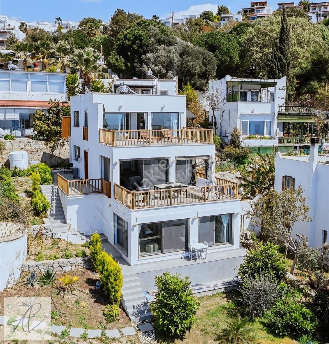 Bodrum Koyunbaba Satılık Villa Gümüşlük Koyunbaba'da Muhteşem Manzaralı Yenilenmiş Villa