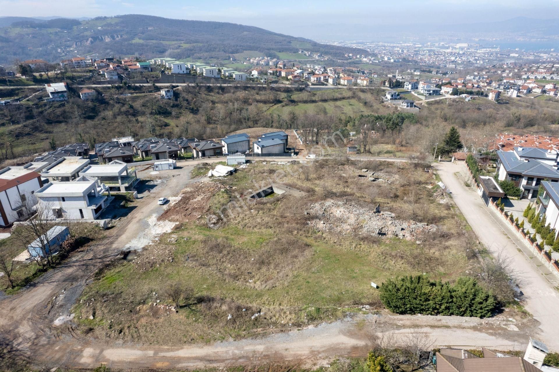 Başiskele Bahçecik’te 1081m² Villa İmarlı, Deniz Manzaralı Arsa