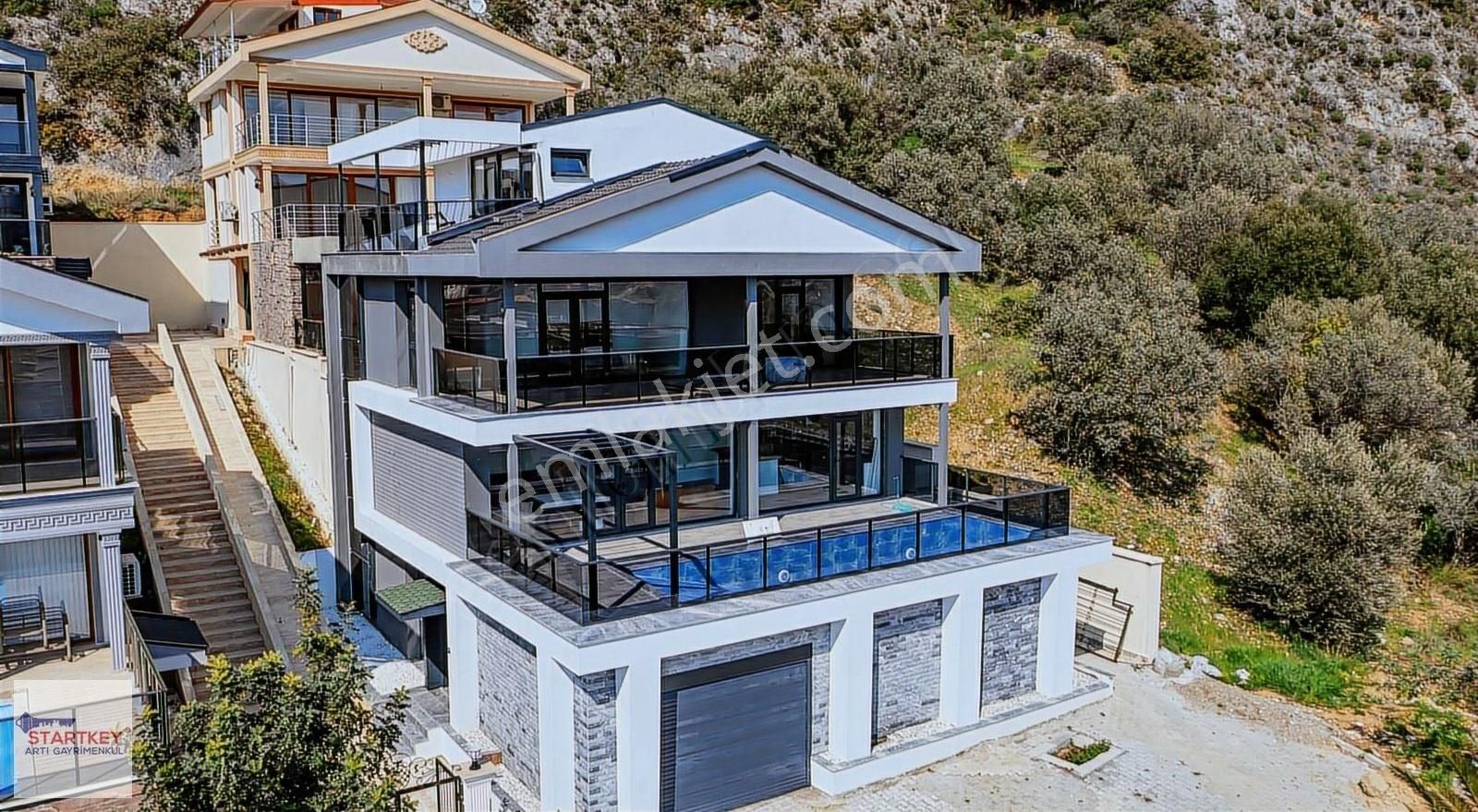 Kuşadası Değirmendere Satılık Villa Kuşadası 5+2 Müstakil Havuzlu Eşyalı Otoparklı Villa