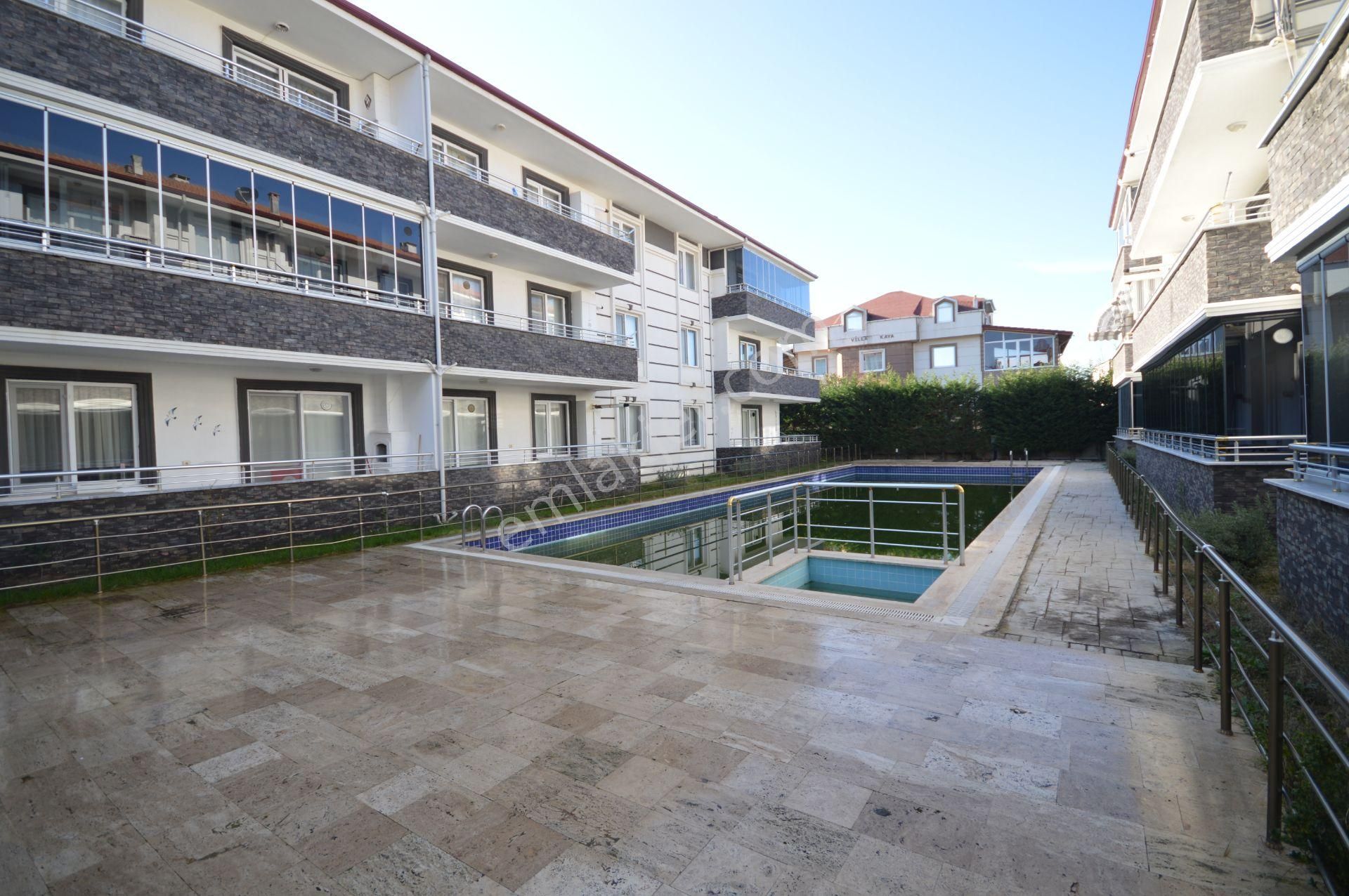 Fırsattt Havuzlu Sitede, Sahile Çok Yakın 2+1 Satılık Daire