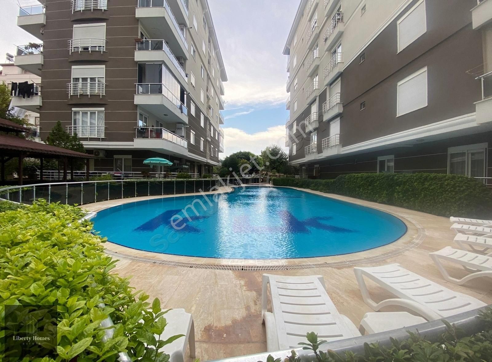 Konyaaltı Uluç Kiralık Daire Konyaaltı Uluç Hayat Park Manzaralı Site İçi Kombili 3+1